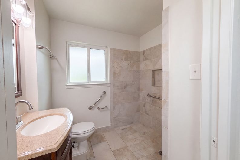 Photo 13 of 33 of 7706 Marinette Dr, Houston, TX