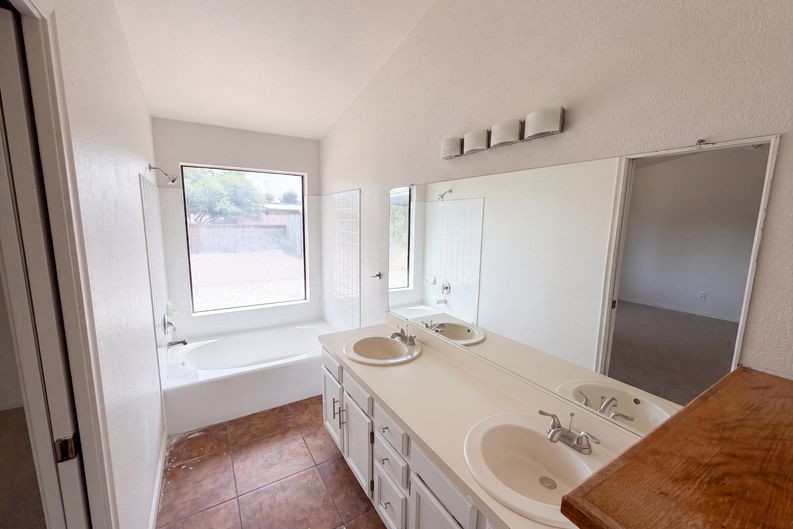 Photo 16 of 18 of 5840 N Belbrook Dr, Tucson, AZ