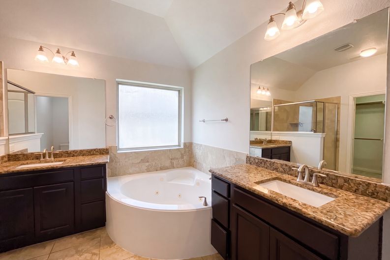 Photo 19 of 22 of 17118 Jetton Park Ln, Humble, TX