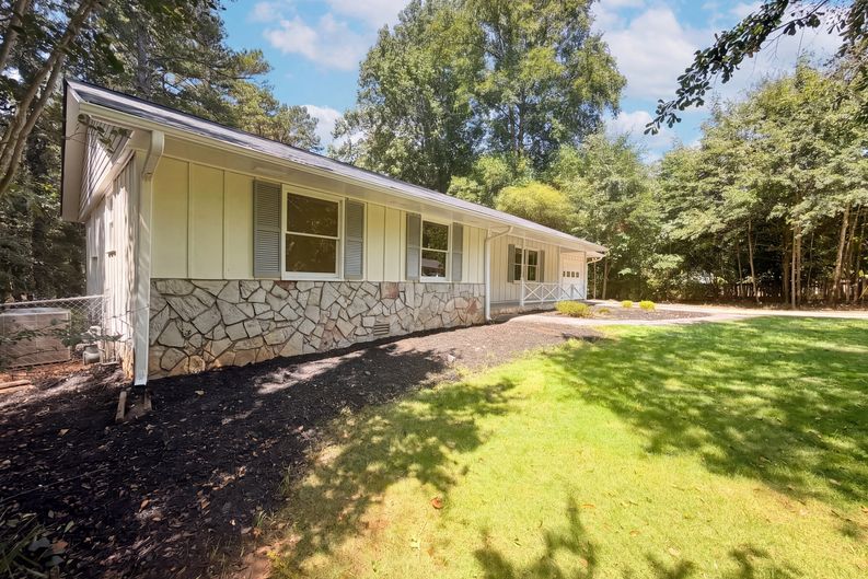 Photo 21 of 23 of 1181 Bouldercrest Cir, Watkinsville, GA