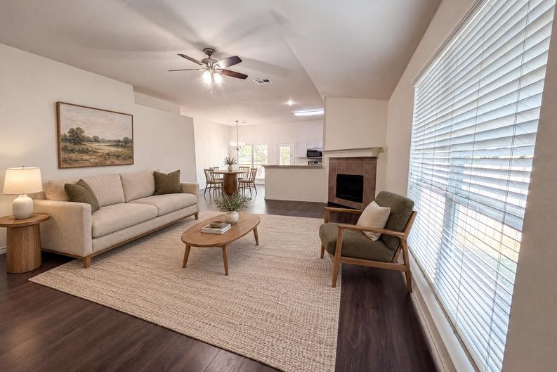 Photo 8 of 21 of 109 Eagle Dr, Luling, TX