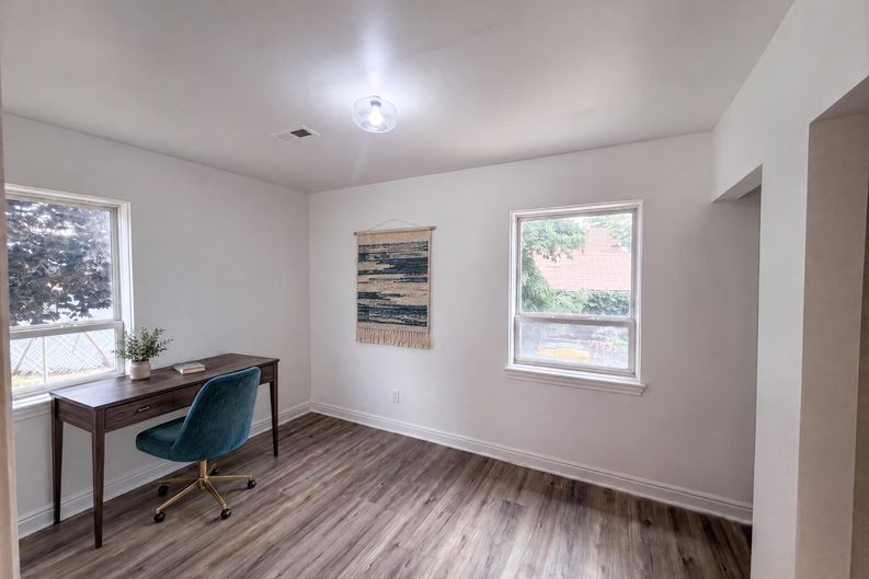 Photo 4 of 23 of 116 Ross Dr, Clearfield, UT