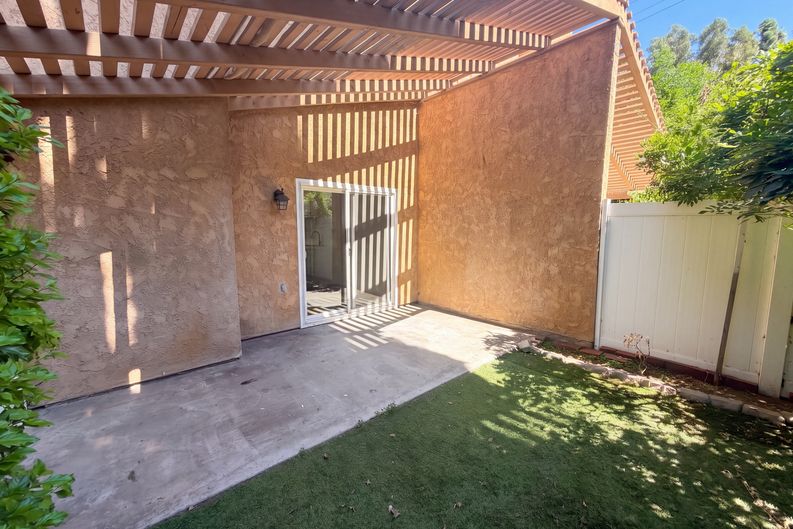 Photo 5 of 27 of 912 S Mountain Ave, Ontario, CA