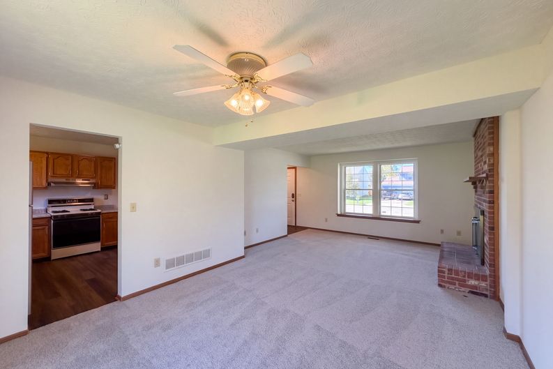 Photo 3 of 34 of 3192 Wild Dunes Ct, Pickerington, OH