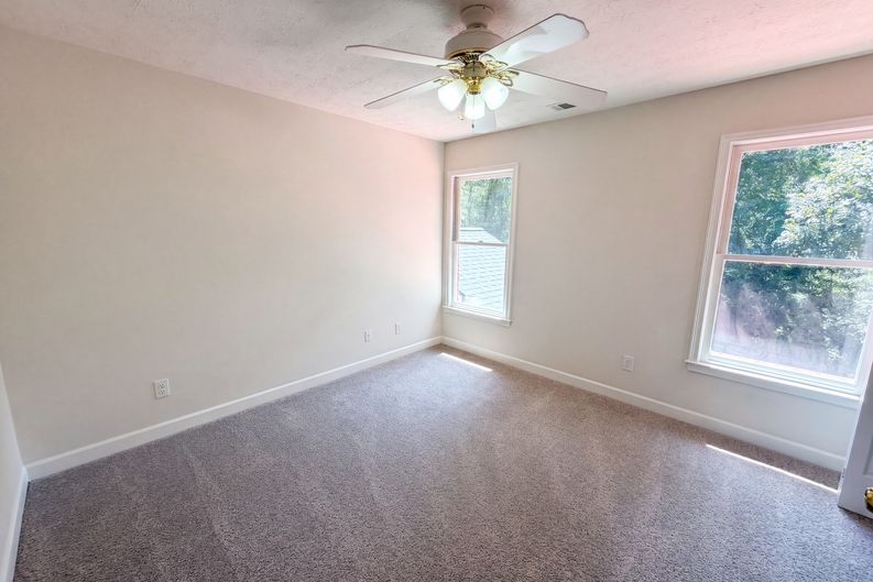 Photo 12 of 25 of 1990 Eagle Ridge Dr SW, Conyers, GA