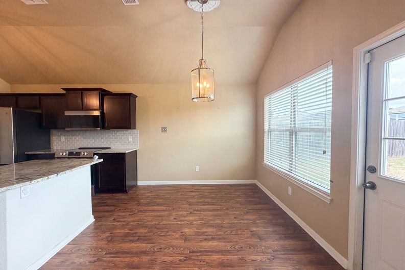 Photo 6 of 16 of 1023 Roanoke Dr, Temple, TX