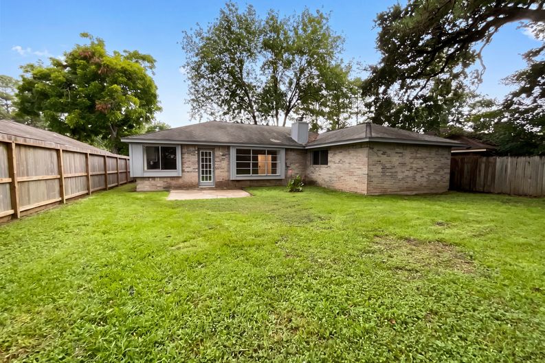 Photo 5 of 16 of 23110 Pennsgrove Rd, Spring, TX