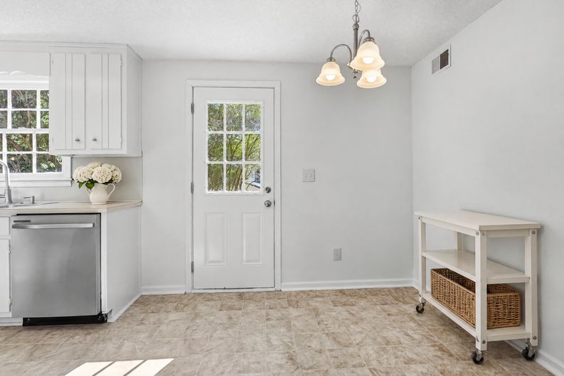 Photo 11 of 24 of 4400 Hidden Meadow Cir, Sugar Hill, GA
