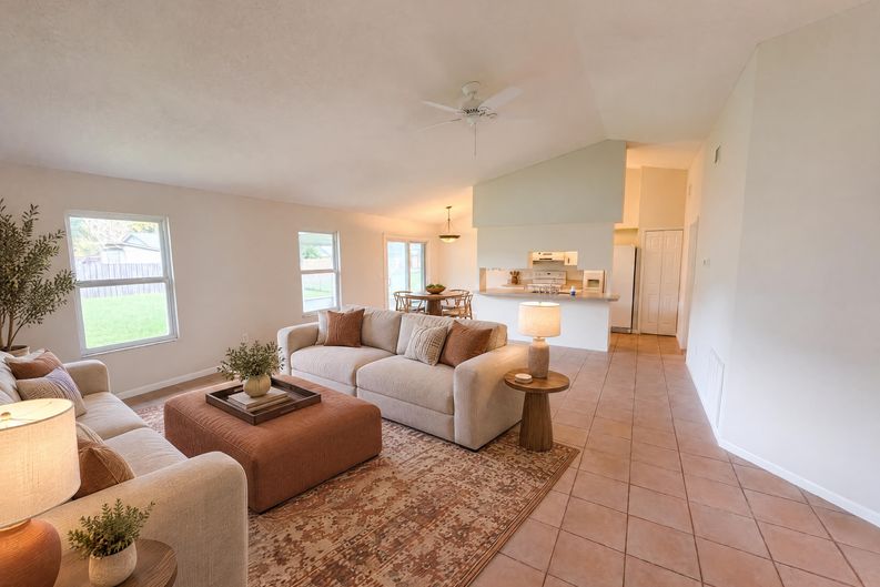 Photo 3 of 28 of 1061 Hunt St NW, Palm Bay, FL