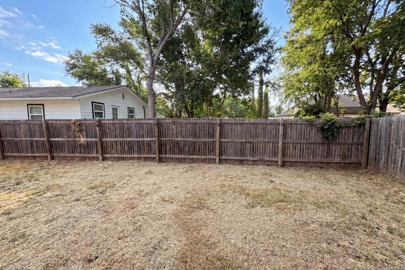 Photo 15 of 17 of 4526 S Horseshoe Trl, The Colony, TX