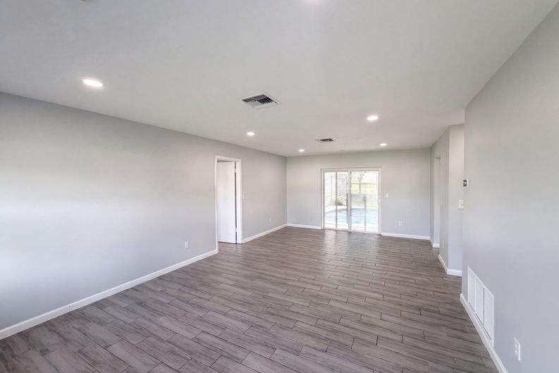 Photo 3 of 19 of 2096 W Atmore Cir, Deltona, FL