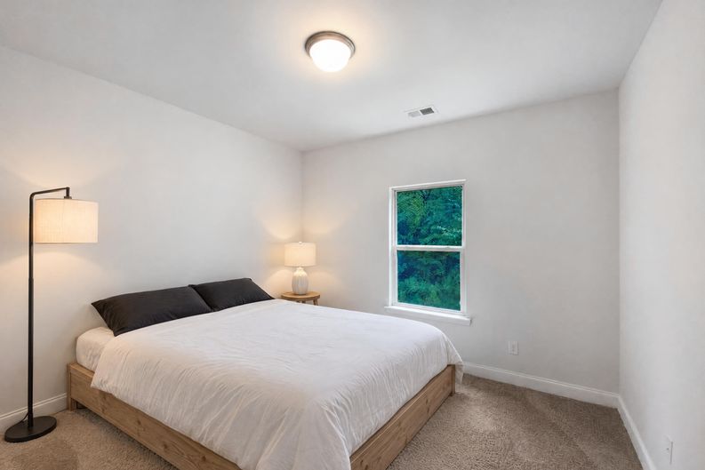 Photo 5 of 29 of 1037 Yorkshire Dr, Griffin, GA