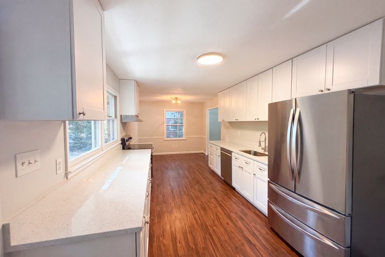 Photo 3 of 22 of 917 Hillview Dr, Cary, NC