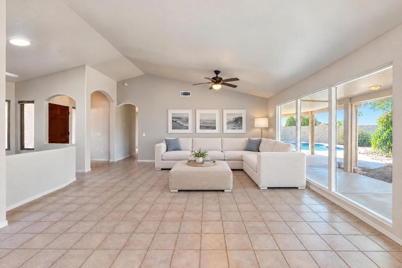 Photo 12 of 25 of 7746 W Wahalla Ln, Glendale, AZ