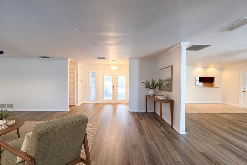 Photo 9 of 43 of 3705 Malec Cir, Sarasota, FL