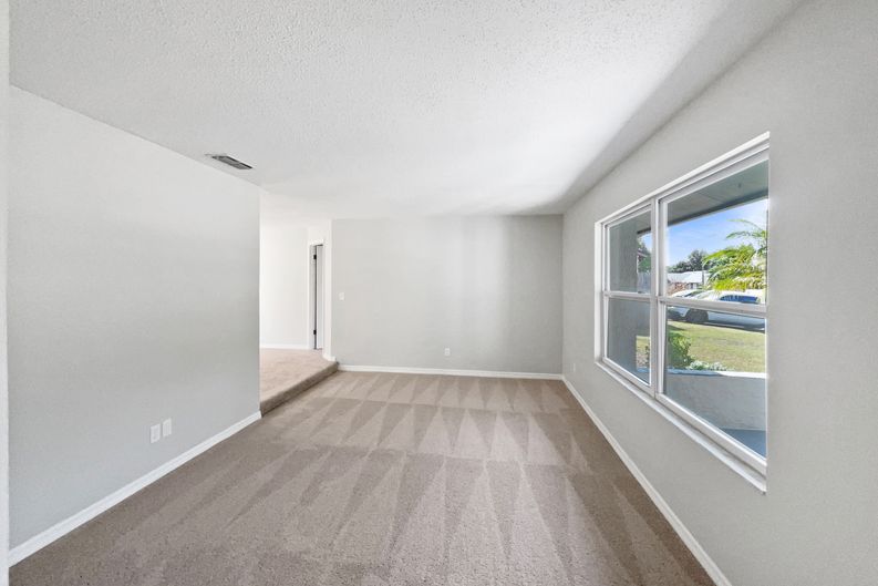 Photo 8 of 22 of 831 Haulover Dr, Altamonte Springs, FL
