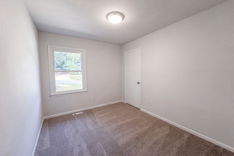 Photo 4 of 15 of 5314 Westminster Dr, Fayetteville, NC