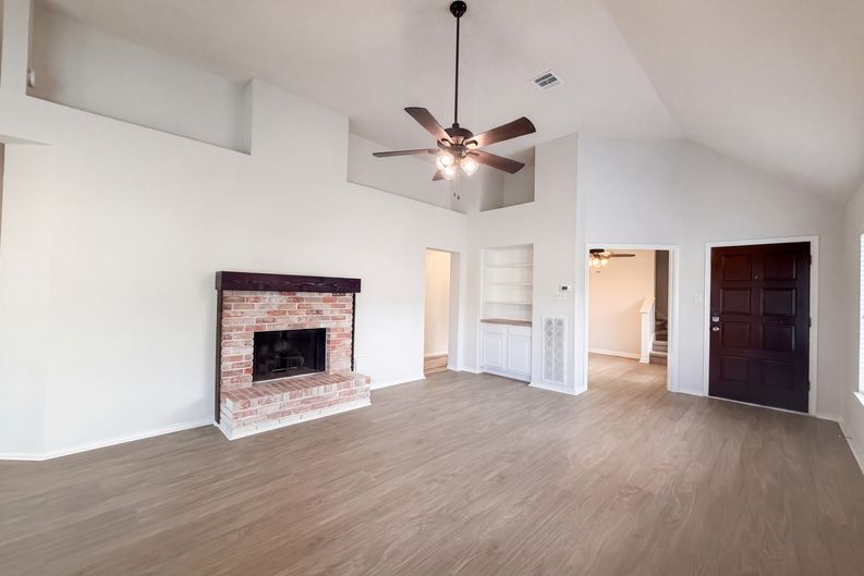 Photo 9 of 21 of 11823 Meadowchase Dr, Houston, TX