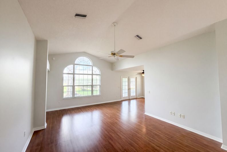 Photo 6 of 20 of 1407 Figueroa St, The Villages, FL
