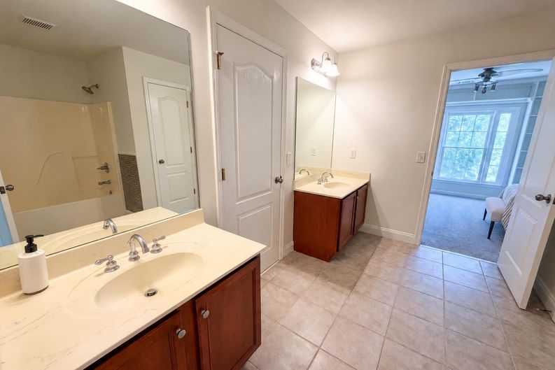 Photo 15 of 23 of 861 Windsor Creek Dr, Grayson, GA