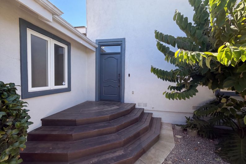Photo 6 of 42 of 1596 Aldorado Dr, Vista, CA