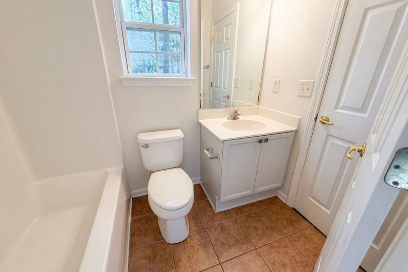 Photo 14 of 27 of 8692 Hickory Creek Ct, North Charleston, SC