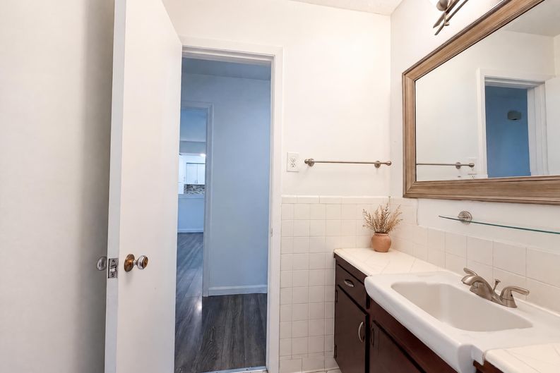 Photo 16 of 20 of 1805 Brookview Dr, Arlington, TX