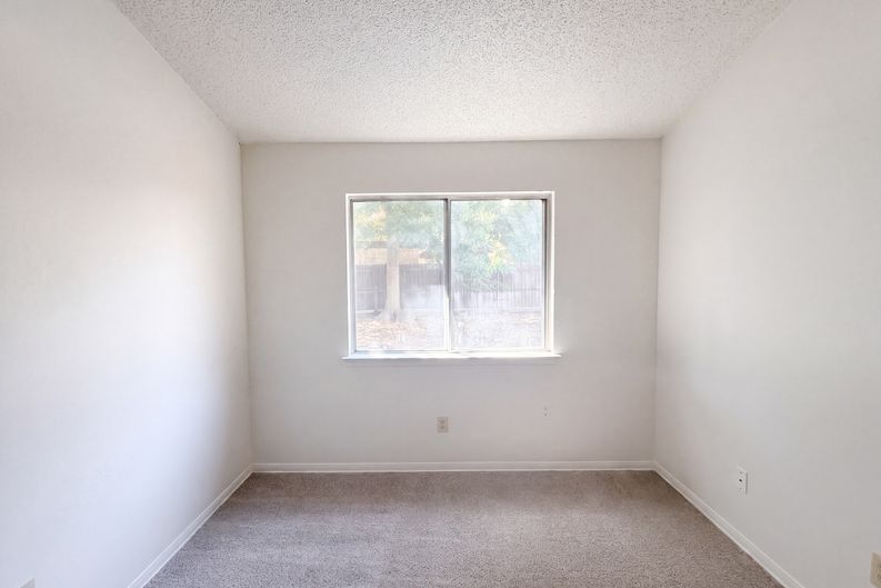Photo 9 of 16 of 710 Brazos Dr, Temple, TX