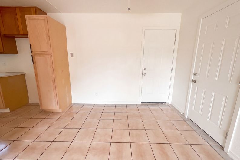 Photo 8 of 21 of 6920 Briggs Dr, Sacramento, CA