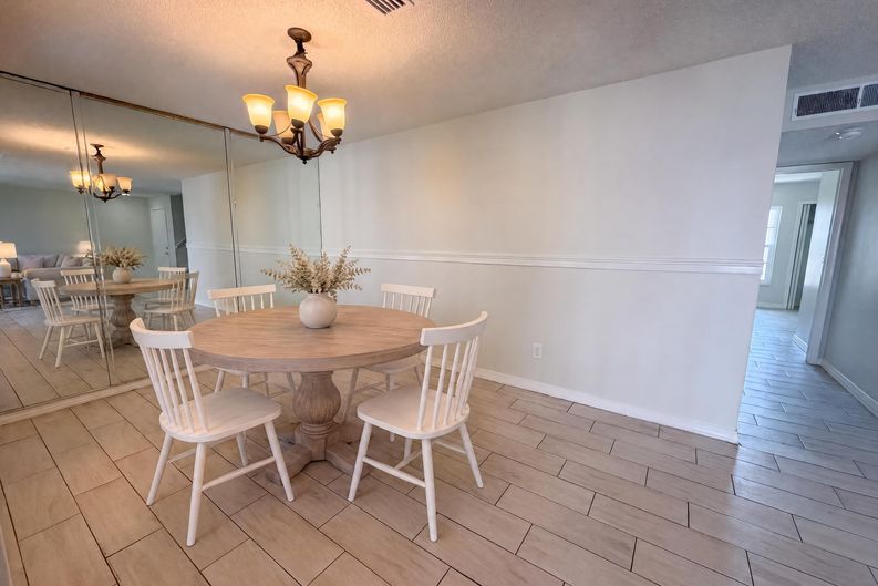 Photo 8 of 16 of 4747 Puritan Cir, Tampa, FL