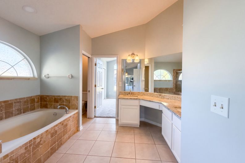 Photo 27 of 41 of 9703 Glenpointe Dr, Riverview, FL