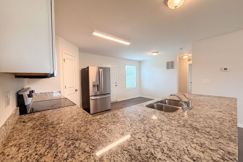 Photo 6 of 22 of 10103 Lakeview Dr, Taylor, MI