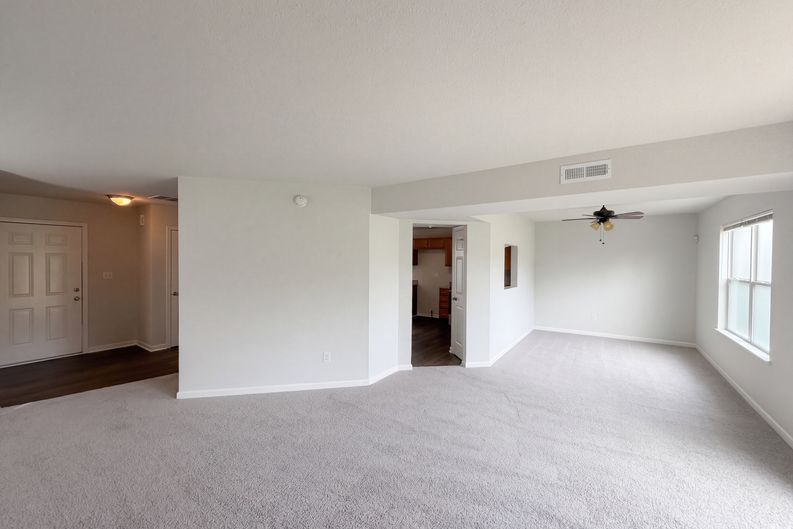 Photo 18 of 69 of 2327 Rostock Ct, Indianapolis, IN