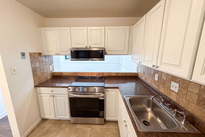 Photo 10 of 20 of 1625 Merry Oaks Rd, Charlotte, NC