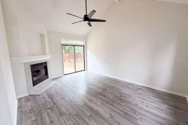 Photo 5 of 24 of 1517 River Oak Dr, Leander, TX