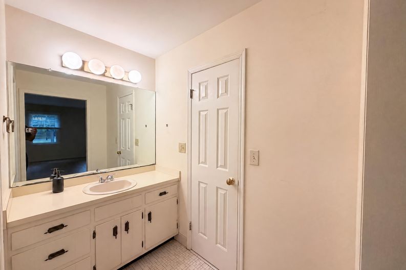 Photo 13 of 35 of 101 Wexford Way, Basking Ridge, NJ