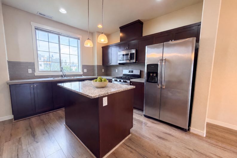 Photo 6 of 21 of 28428 SW Villebois Dr N, Wilsonville, OR