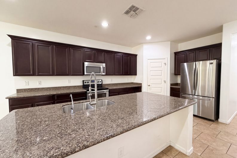 Photo 10 of 23 of 112 E Bernie Ln, Gilbert, AZ