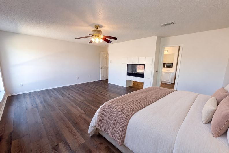 Photo 13 of 29 of 213 Cozy Ln, Cedar Hill, TX