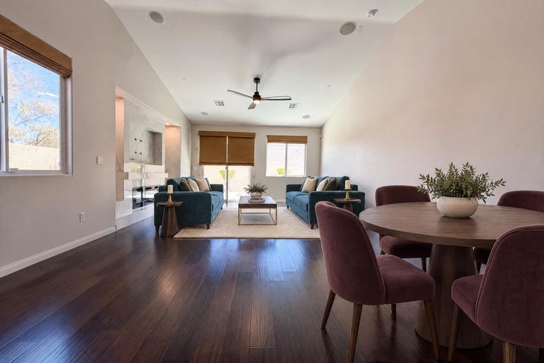 Photo 3 of 21 of 908 Baronet Dr, Las Vegas, NV