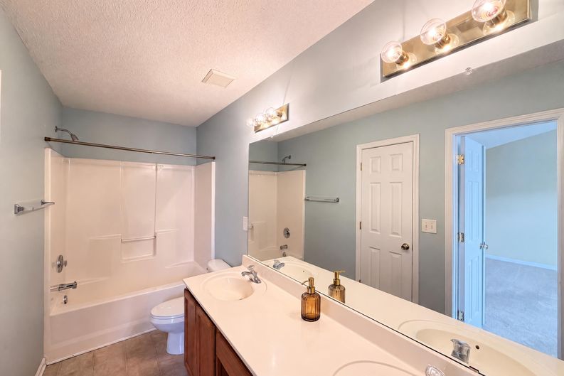 Photo 10 of 18 of 14205 Tranters Creek Ln, Charlotte, NC