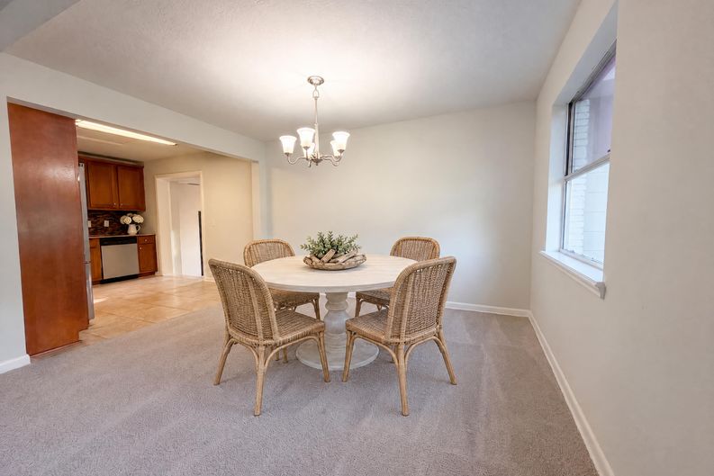 Photo 3 of 26 of 6535 Lou Dr N, Jacksonville, FL