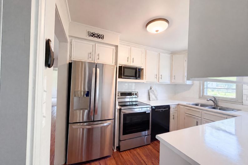 Photo 7 of 13 of 11615 W 68th St, Shawnee, KS