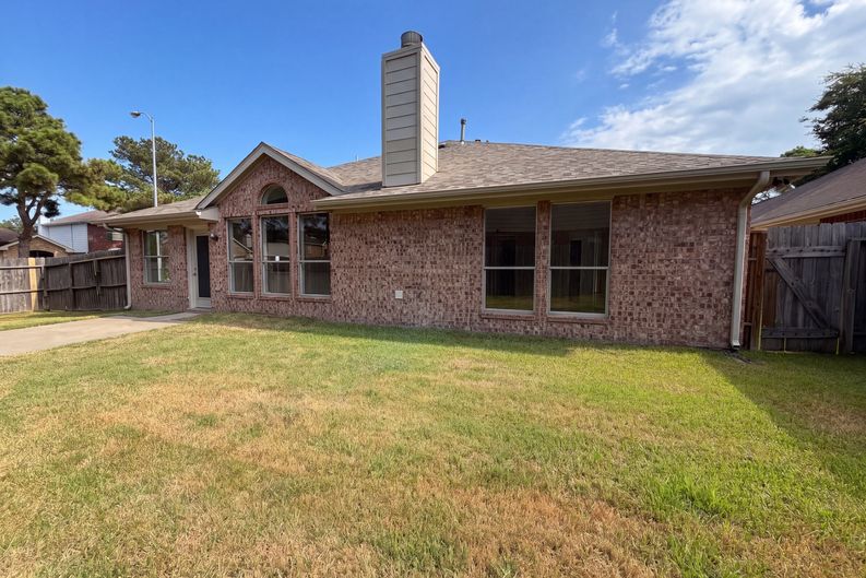 Photo 18 of 19 of 3419 Foursome Ln, Sugar Land, TX