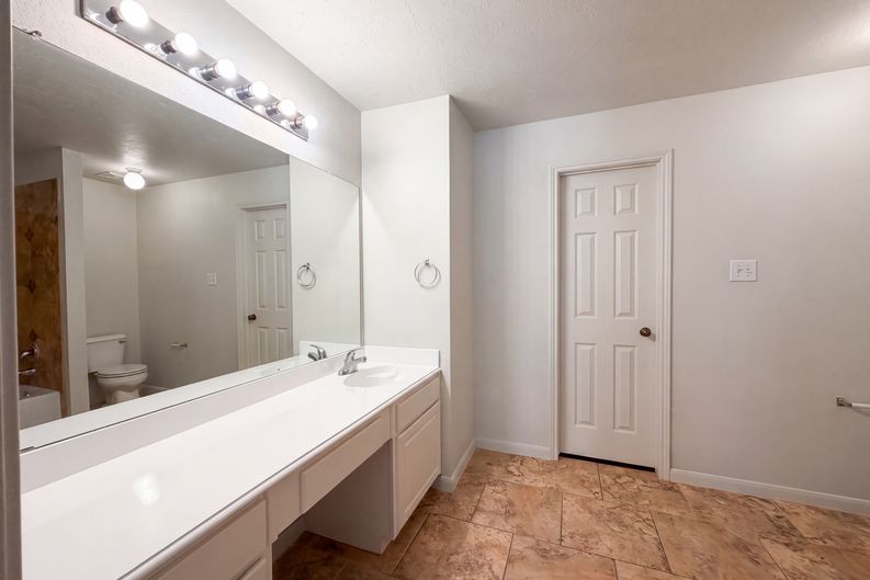 Photo 12 of 25 of 4519 S Ridgewalk Dr, Houston, TX