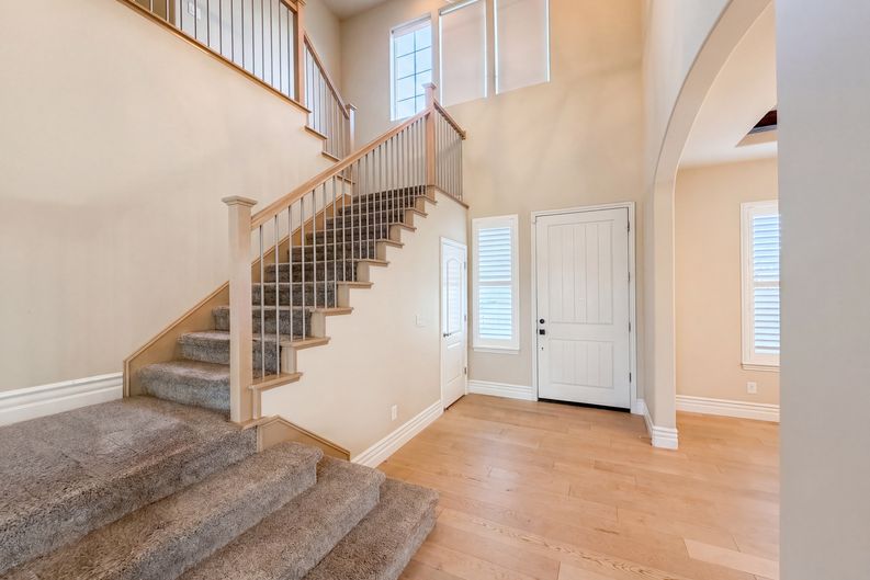 Photo 14 of 36 of 5601 Lakepointe Dr, Rocklin, CA