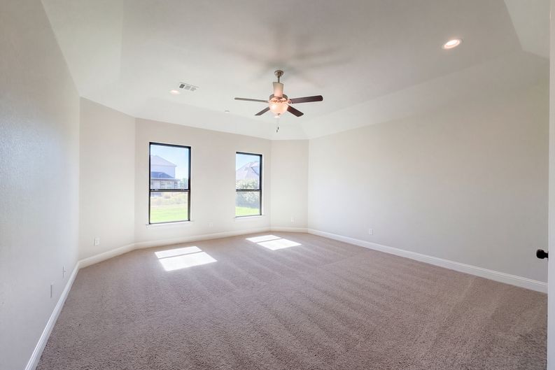 Photo 19 of 45 of 1505 Hudson Dr, Ennis, TX