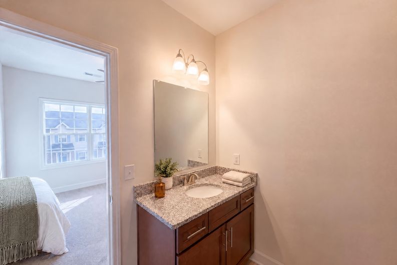 Photo 17 of 22 of 2043 Pinecrest Dr, Nashville, TN