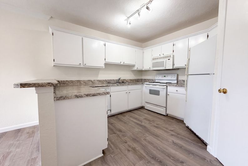 Photo 9 of 21 of 1701 The Greens Way, Jacksonville Beach, FL