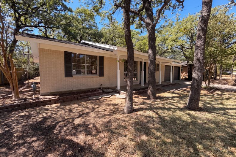Photo 20 of 23 of 1229 King Dr, Bedford, TX